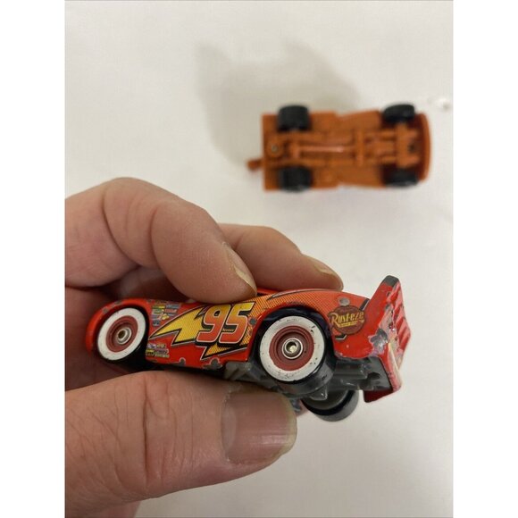 Disney Pixar Lot Of 2 Lightning McQueen Cars Diecast Tow Mater - Picture 11 of 13